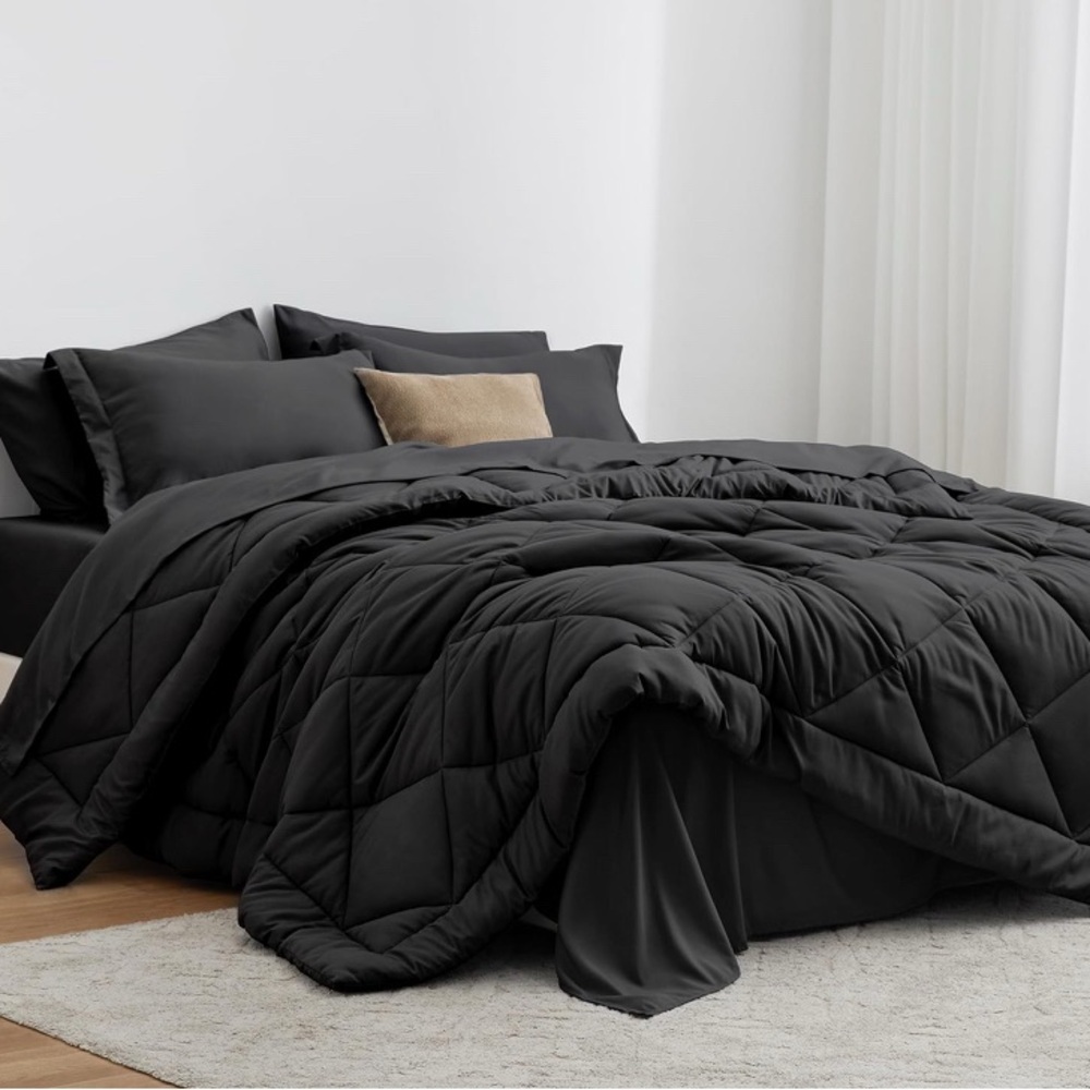 Love's cabin Queen Comforter Set Black